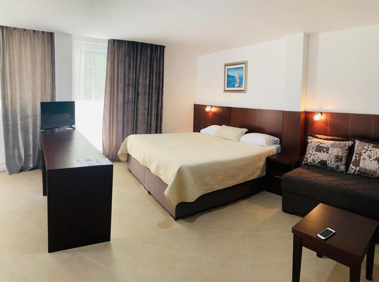 Hotel Vienna Herceg Novi Zewnętrze zdjęcie